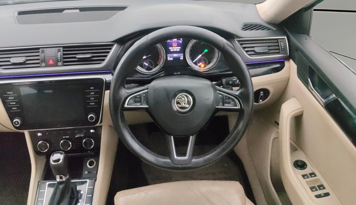 2017 Skoda Superb L&K 1.8 TSI AT, Petrol, Automatic, 91,341 km, Steering Wheel Close Up