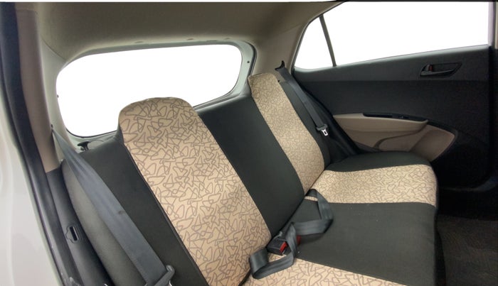 2016 Hyundai Grand i10 MAGNA AT 1.2 KAPPA VTVT, Petrol, Automatic, 45,810 km, Right Side Rear Door Cabin