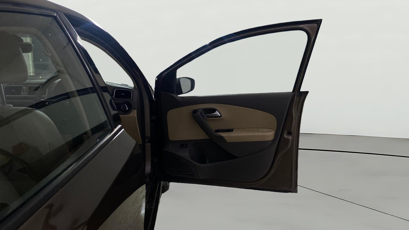 2016 Volkswagen Vento COMFORTLINE 1.2 TSI AT, Petrol, Automatic, 79,856 km, RHS Front Door