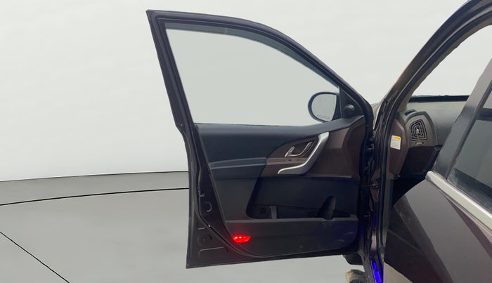 2015 Mahindra XUV500 W8, Diesel, Manual, 1,16,382 km, LHS Front Door