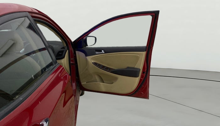 2015 Hyundai Verna FLUIDIC 4S 1.6 VTVT S(O), Petrol, Manual, 65,834 km, RHS Front Door