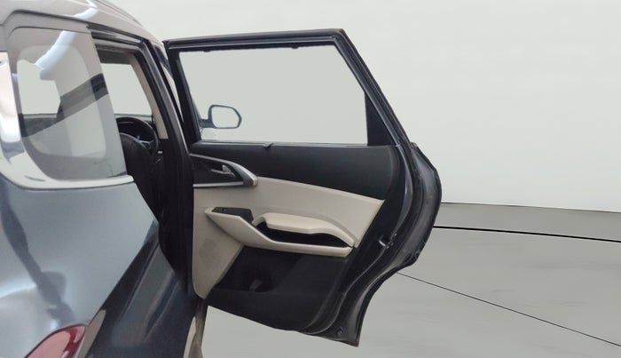 2022 KIA CARENS PRESTIGE PLUS 1.4 PETROL 7 STR, Petrol, Manual, 1,21,761 km, RHS Rear Door