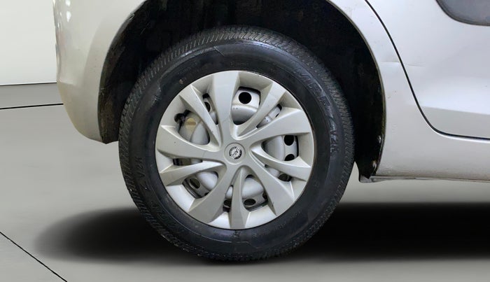 2015 Maruti Swift LXI (O), Petrol, Manual, 78,136 km, Right Rear Wheel