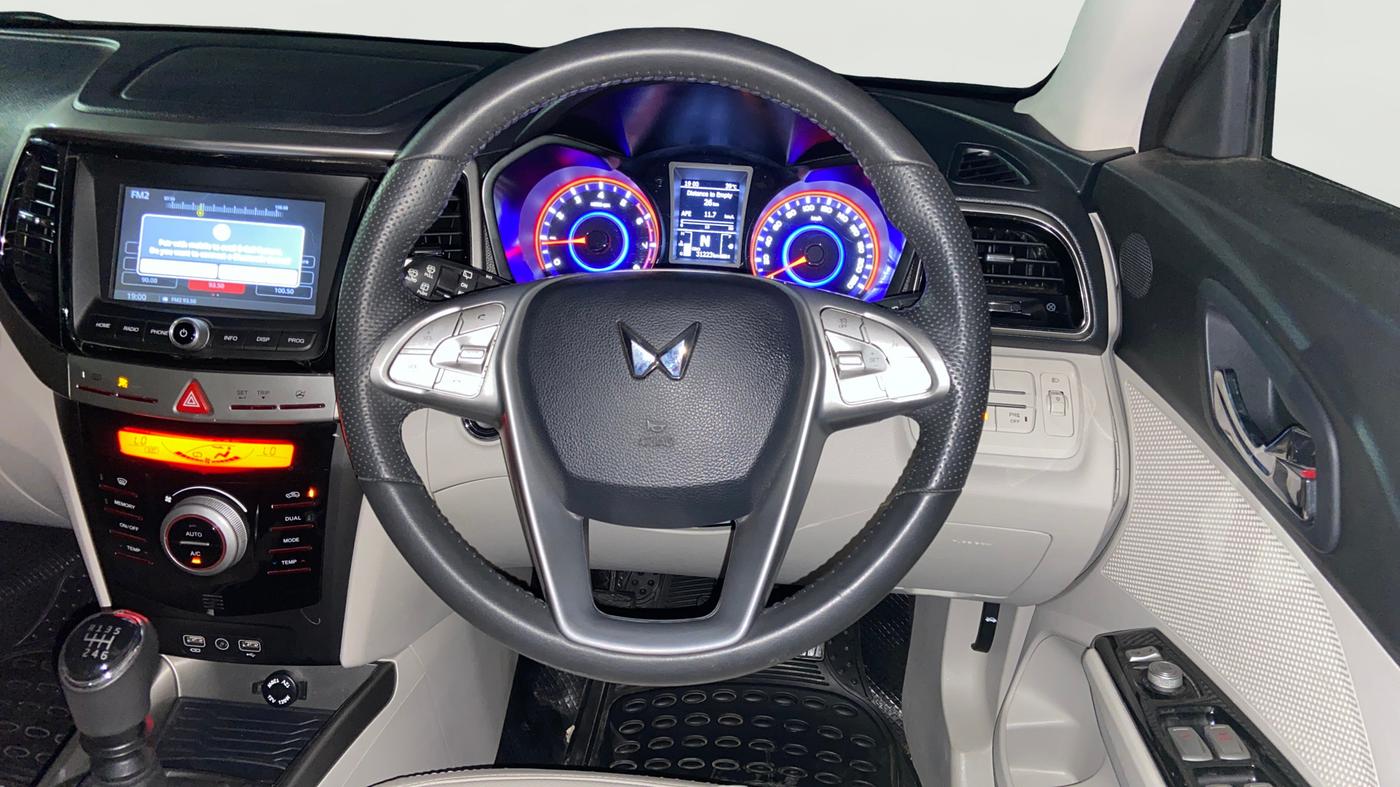 2024 Mahindra XUV300 W8 (O) 1.2 PETROL, Petrol, Manual, 31,207 km, Steering Wheel Close Up