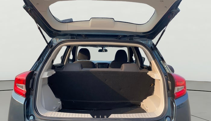 2022 Mahindra XUV300 W6 1.2 PETROL, Petrol, Manual, 19,471 km, Boot Open Zoomed View