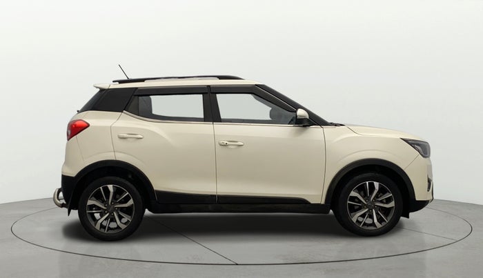 2021 Mahindra XUV300 W8 (O) 1.5 DIESEL AMT, Diesel, Automatic, 1,06,183 km, Right Side View