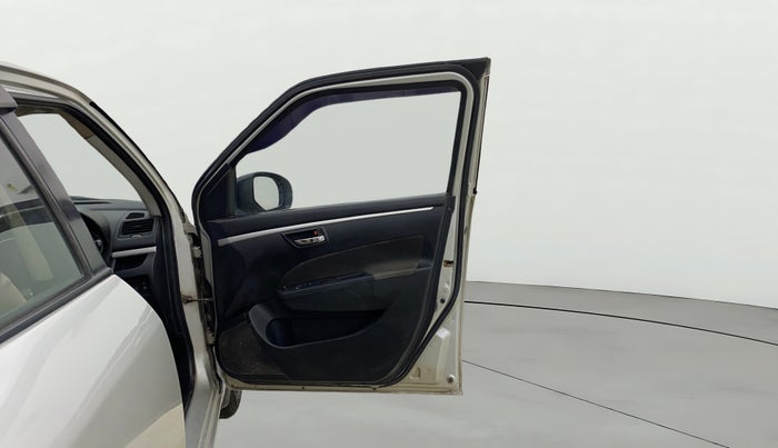 2015 Maruti Swift VXI, Petrol, Manual, 51,765 km, RHS Front Door