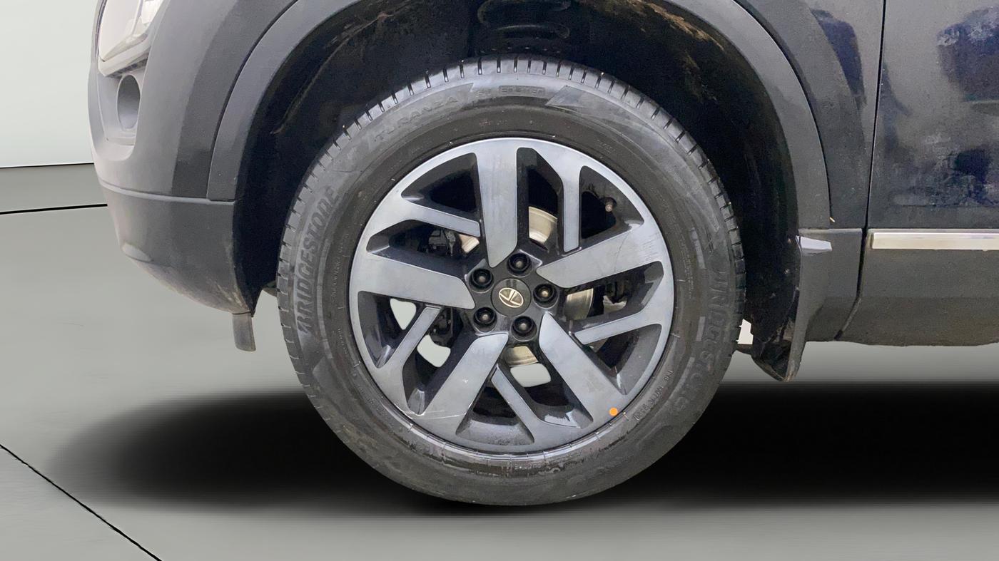 2022 Tata Harrier XZA Plus 2.0L Kryotec Halo Dark Edition, Diesel, Automatic, 1,33,989 km, Left Front Wheel