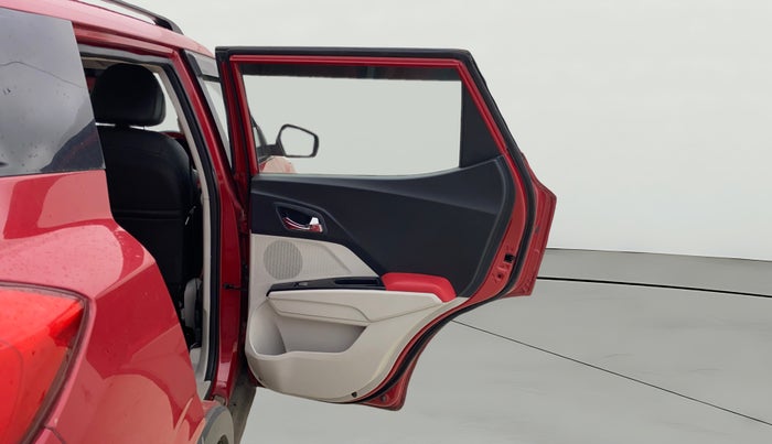 2019 Mahindra XUV300 W8 (O) 1.5 DIESEL AMT, Diesel, Automatic, 64,912 km, RHS Rear Door