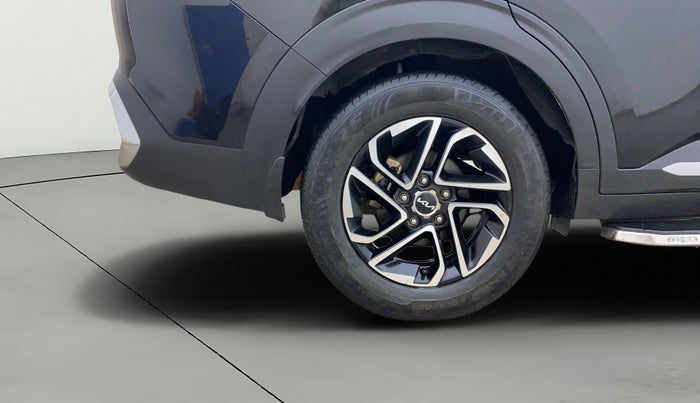 2022 KIA CARENS LUXURY PLUS 1.5 DIESEL AT 6 STR, Diesel, Automatic, 97,411 km, Right Rear Wheel