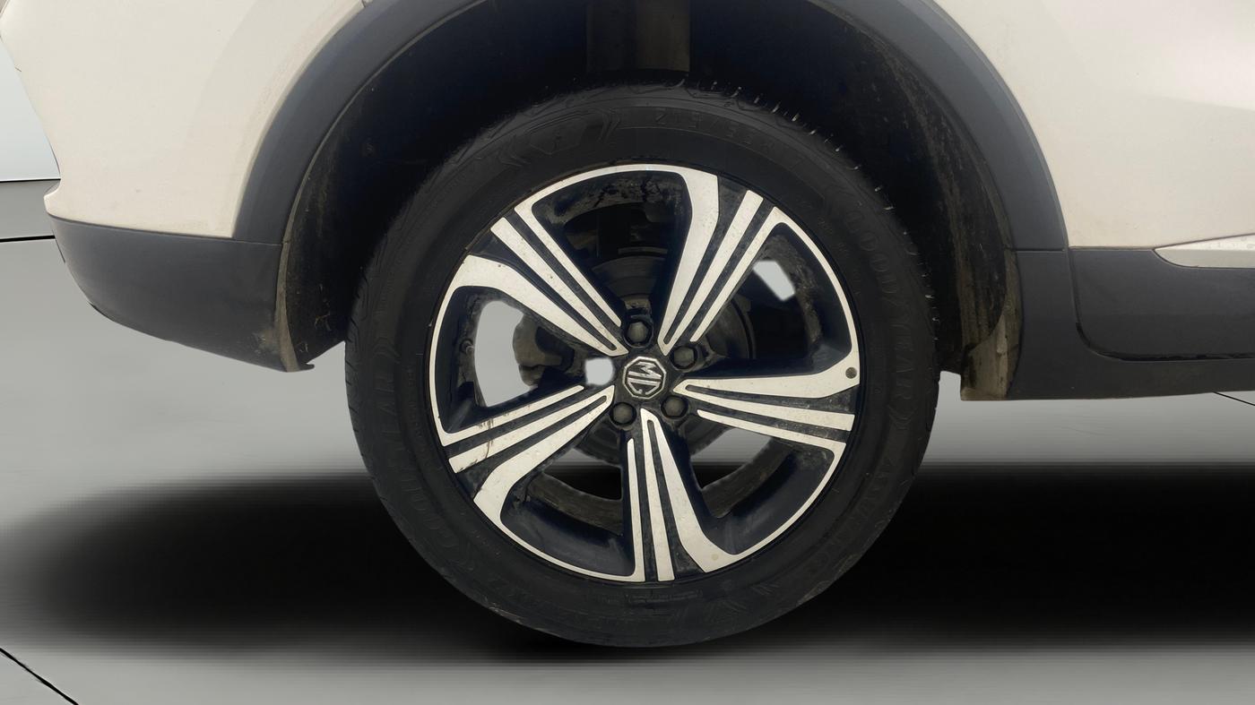 2022 MG ASTOR SHARP 1.5 MT, Petrol, Manual, 25,023 km, Right Rear Wheel