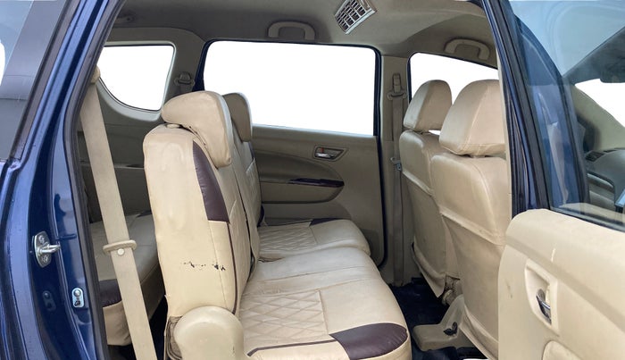 2016 Maruti Ertiga VXI CNG, CNG, Manual, 97,023 km, Right Side Rear Door Cabin