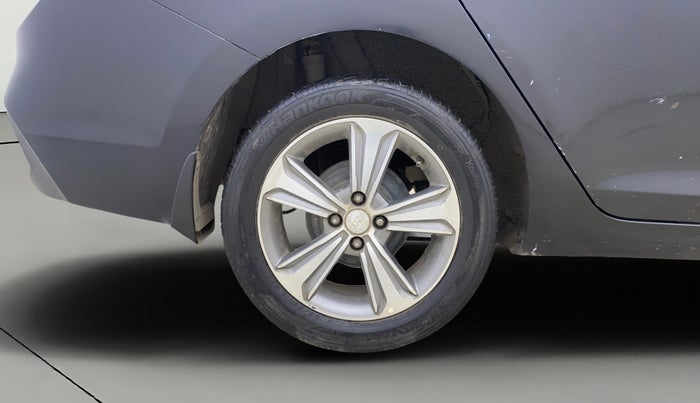 2018 Hyundai Verna 1.6 VTVT SX (O) AT, Petrol, Automatic, 69,467 km, Right Rear Wheel