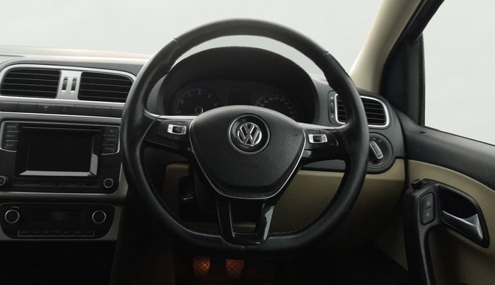 2017 Volkswagen Polo HIGHLINE1.2L, Petrol, Manual, 1,10,489 km, Steering Wheel Close Up