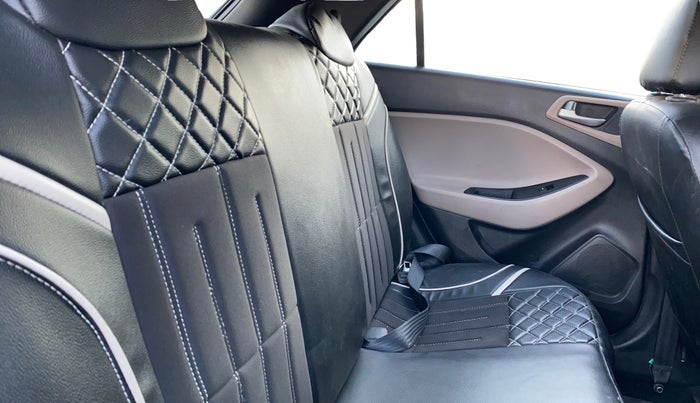 2019 Hyundai Elite i20 MAGNA PLUS 1.2, Petrol, Manual, 66,231 km, Right Side Rear Door Cabin