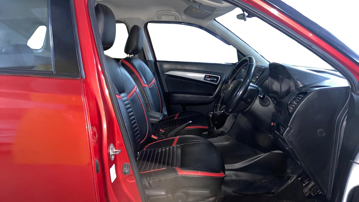 2018 Maruti Vitara Brezza ZDI PLUS, Diesel, Manual, 1,45,473 km, Right Side Front Door Cabin