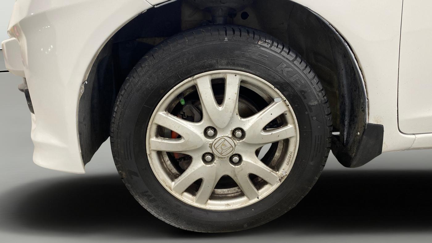 2014 Honda Brio V MT, Petrol, Manual, 85,790 km, Left Front Wheel