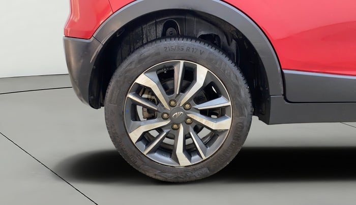 2021 Mahindra XUV300 W8(O) 1.2 PETROL DUAL TONE, Petrol, Manual, 49,232 km, Right Rear Wheel