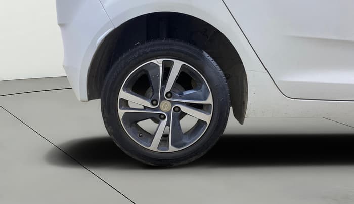 2020 Tata ALTROZ XZ PETROL, Petrol, Manual, 61,590 km, Right Rear Wheel
