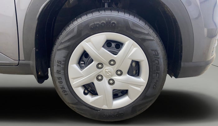 2022 Hyundai VENUE SX 1.2 PETROL, Petrol, Manual, 13,791 km, Right Front Wheel