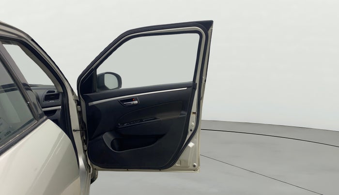 2015 Maruti Swift VXI, Petrol, Manual, 17,787 km, RHS Front Door