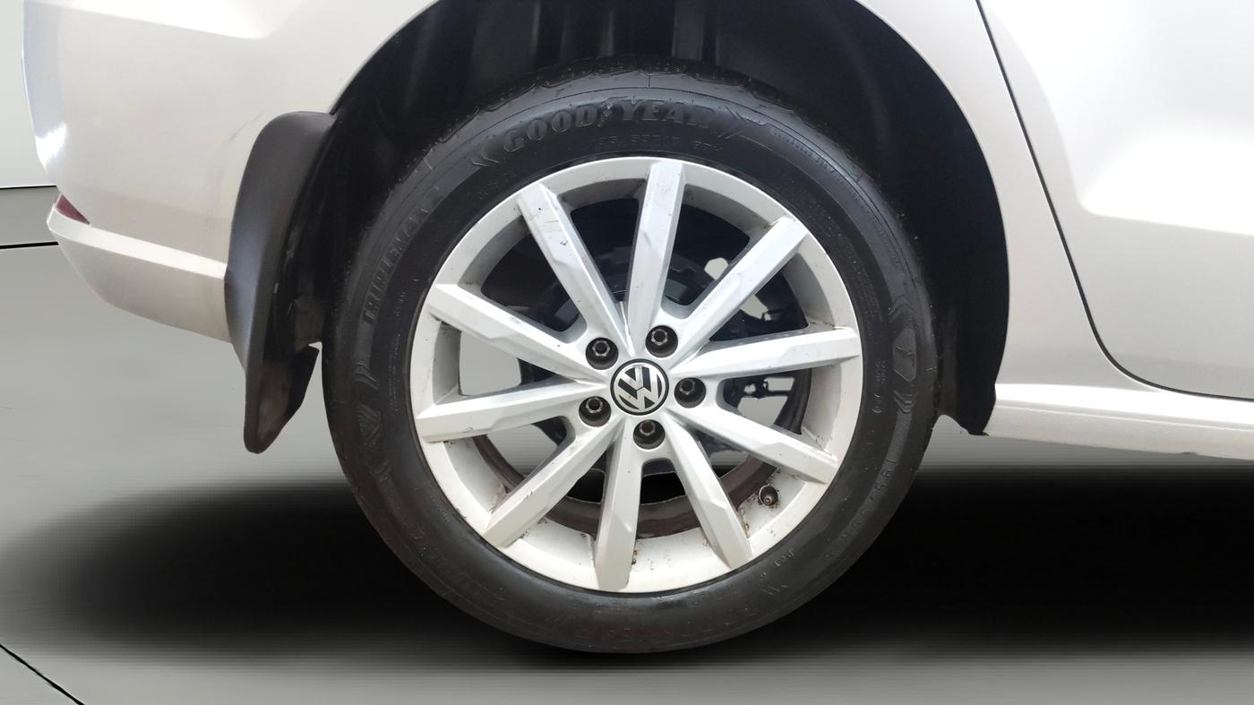 2018 Volkswagen Ameo HIGHLINE PLUS 1.5L AT 16 ALLOY, Diesel, Automatic, 1,08,246 km, Right Rear Wheel