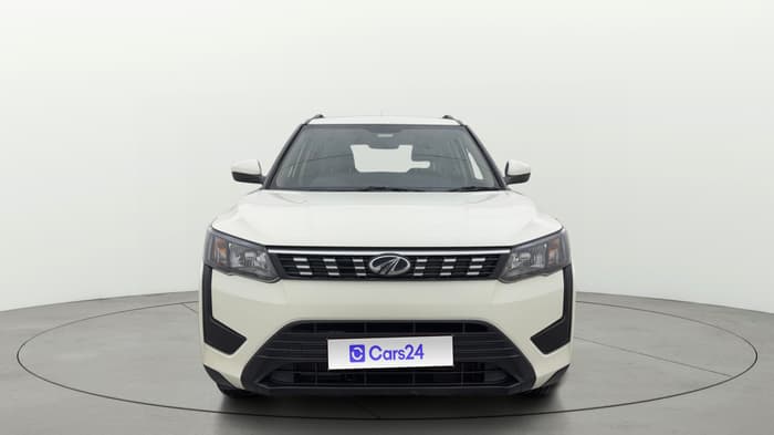 2022 Mahindra XUV300 W6 1.2 PETROL AMT, Petrol, Automatic, 1,06,623 km, Front