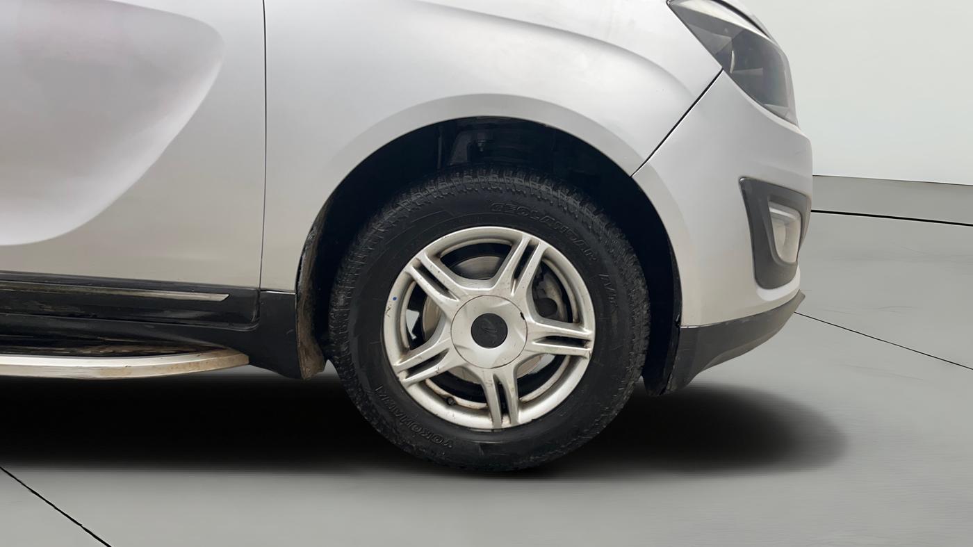 2019 Mahindra MARAZZO M6 7 STR, Diesel, Manual, 1,12,118 km, Right Front Wheel