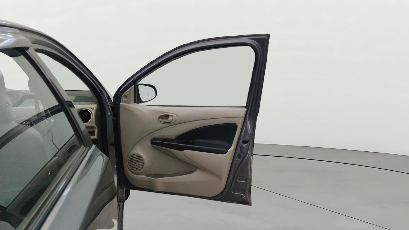 2016 Toyota Etios Liva VX, Petrol, Manual, 72,454 km, RHS Front Door