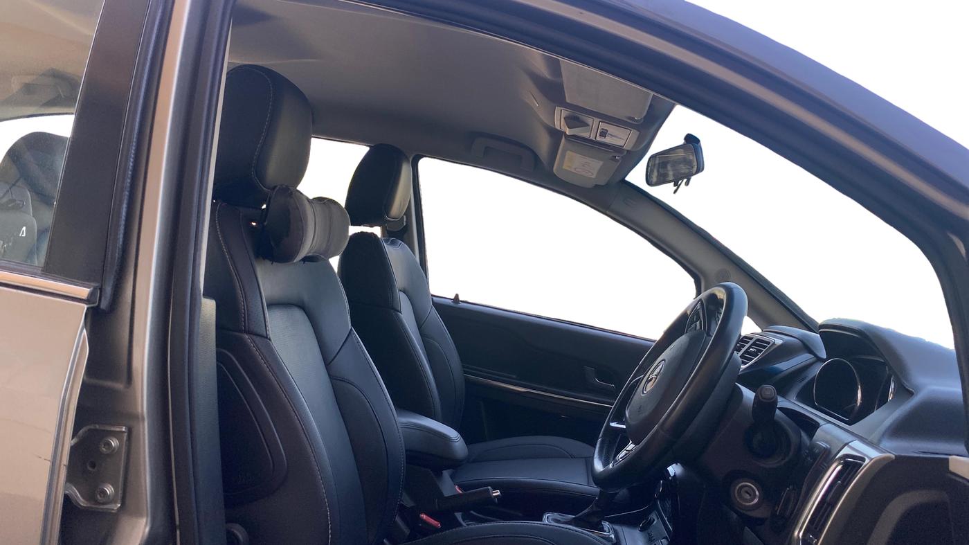 2019 Tata Hexa XTA 4X2 7 STR, Diesel, Automatic, 95,545 km, Right Side Front Door Cabin