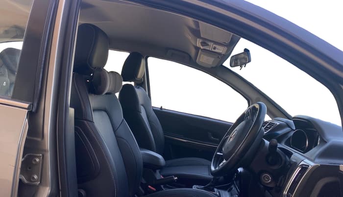2019 Tata Hexa XTA 4X2 7 STR, Diesel, Automatic, 95,640 km, Right Side Front Door Cabin