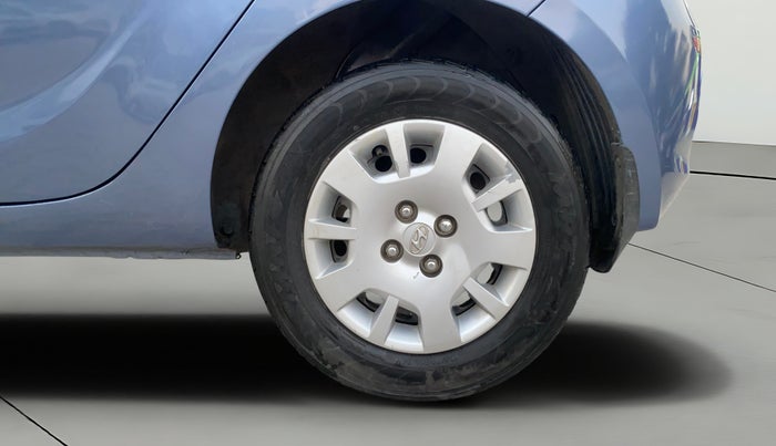 2013 Hyundai i20 MAGNA (O) 1.2, Petrol, Manual, 1,07,680 km, Left Rear Wheel