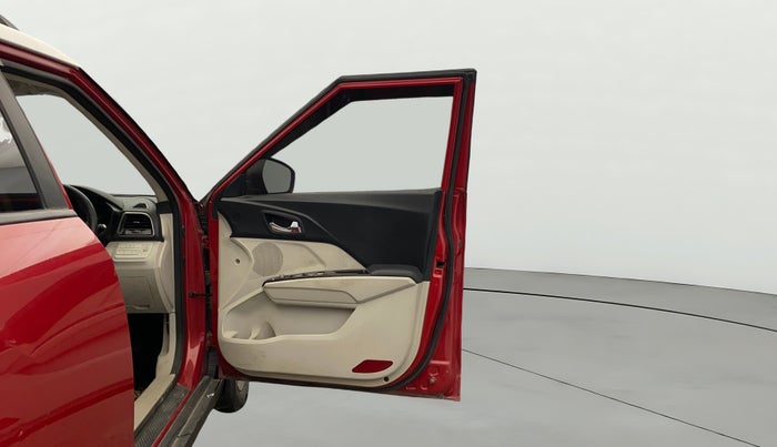 2022 Mahindra XUV300 W8 (O) 1.2 PETROL AMT DUAL TONE, Petrol, Automatic, 29,845 km, RHS Front Door