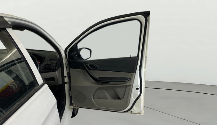 2018 Tata Tiago XT PETROL, CNG, Manual, 86,424 km, RHS Front Door