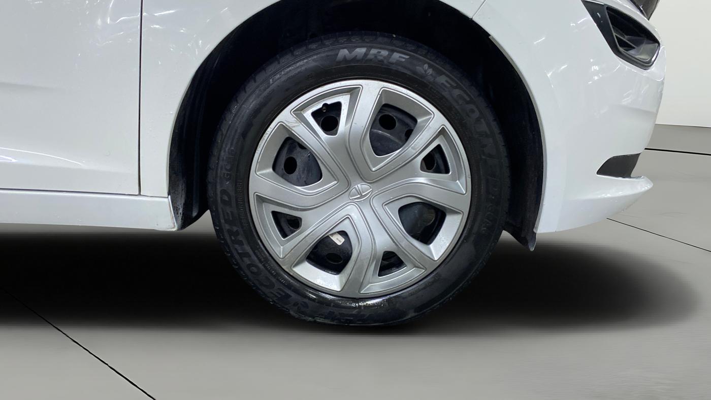 2023 Tata ALTROZ XM PLUS SUNROOF CNG, CNG, Manual, 25,460 km, Right Front Wheel