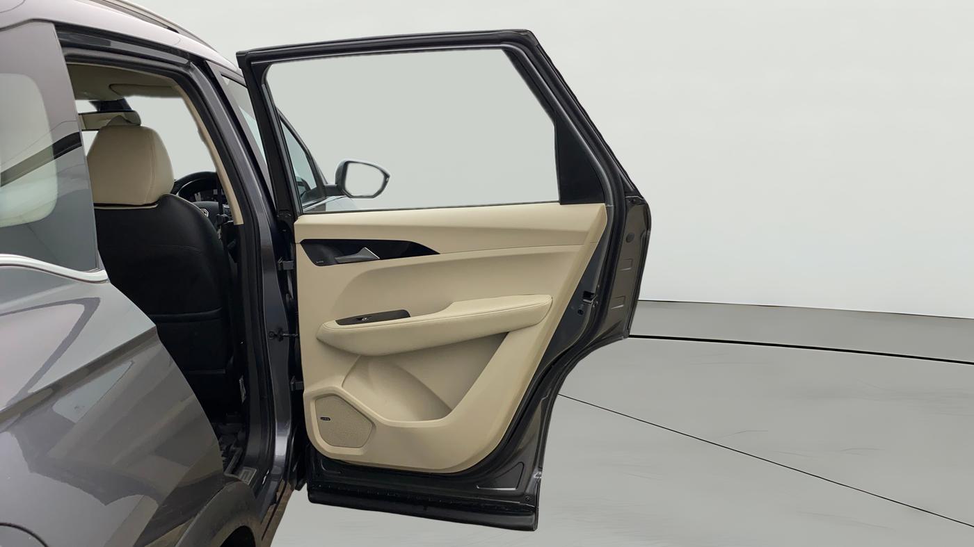 2023 MG HECTOR SHARP 1.5 PETROL CVT, Petrol, Automatic, 12,257 km, RHS Rear Door