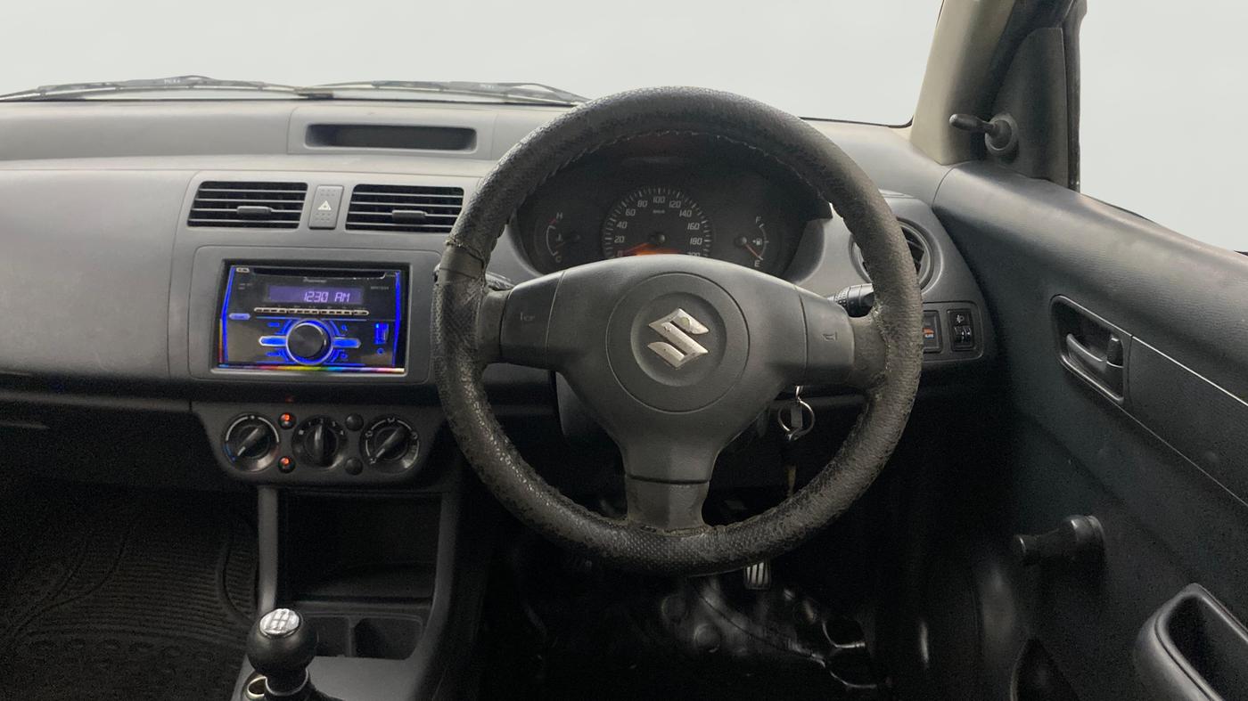 2016 Maruti Swift Dzire TOUR DIESEL, Diesel, Manual, 1,15,844 km, Steering Wheel Close Up