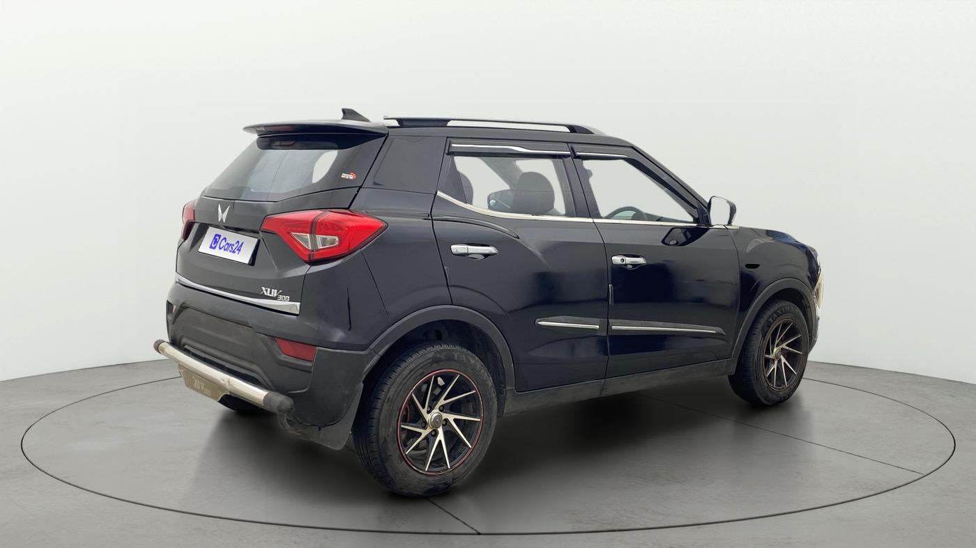 2022 Mahindra XUV300 W4 1.2 PETROL, Petrol, Manual, 1,08,779 km, Right Back Diagonal
