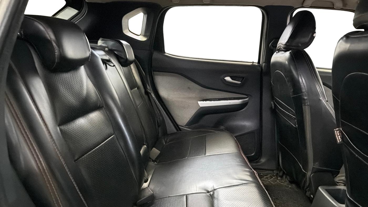 2022 Nissan MAGNITE XV MT, Petrol, Manual, 93,119 km, Right Side Rear Door Cabin