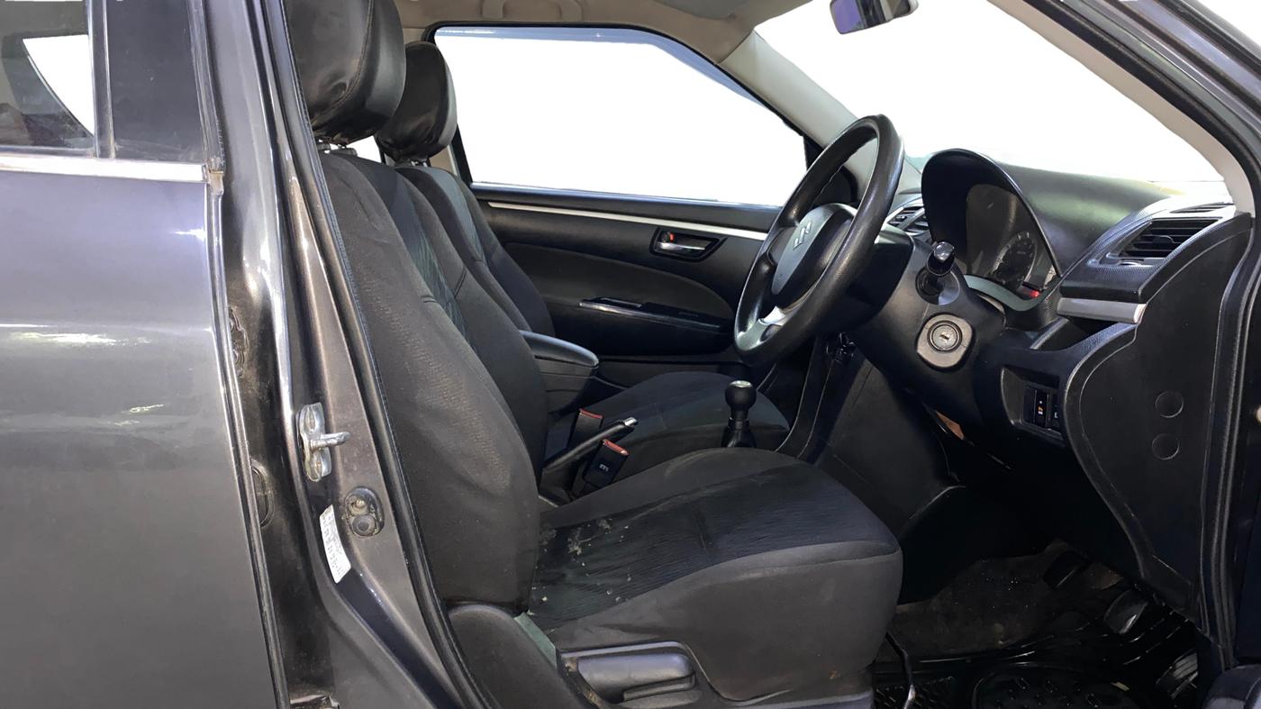 2016 Maruti Swift VXI, Petrol, Manual, 1,06,831 km, Right Side Front Door Cabin