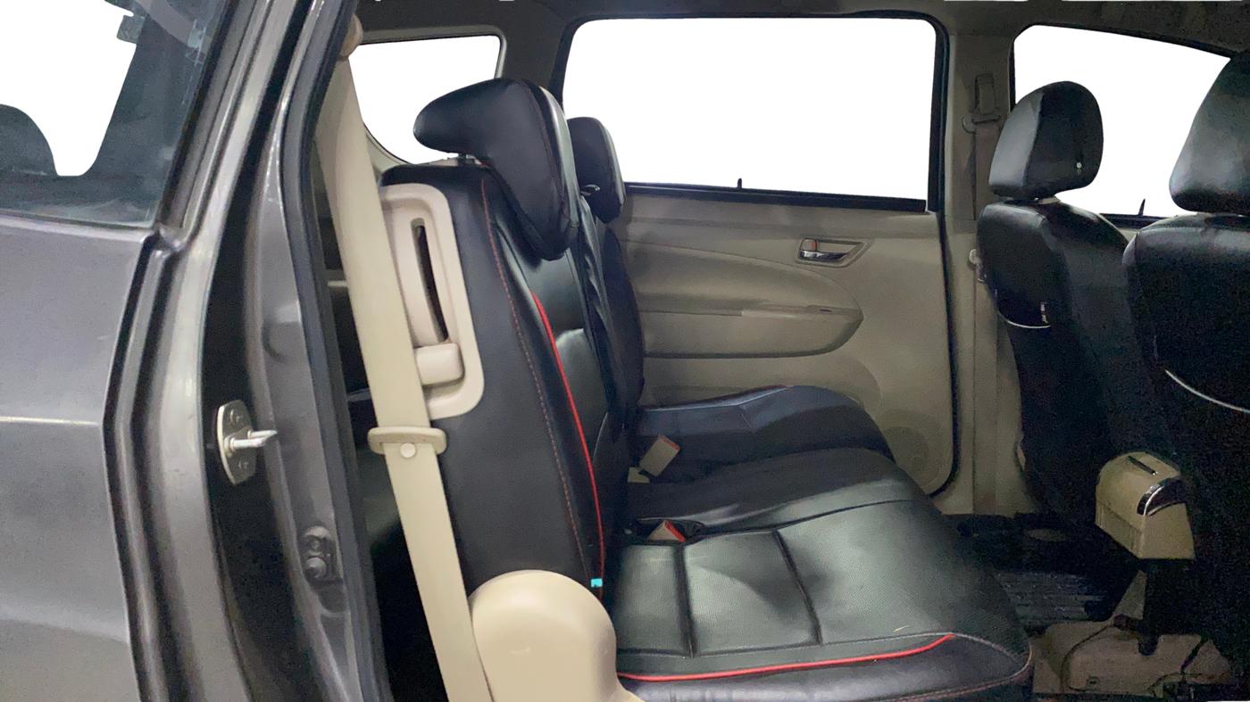 2017 Maruti Ertiga ZDI SHVS, Diesel, Manual, 1,14,442 km, Right Side Rear Door Cabin