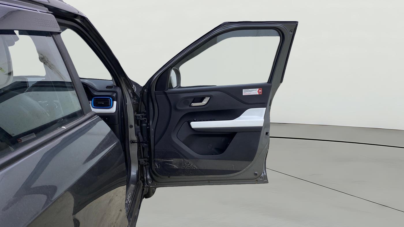 2024 Tata PUNCH Creative Dual Tone AMT Sunroof , Petrol, Automatic, 14,120 km, RHS Front Door