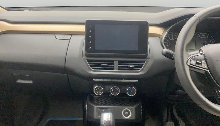 2021 Renault Kiger RXT AMT DUAL TONE, Petrol, Automatic, 38,623 km, Air Conditioner