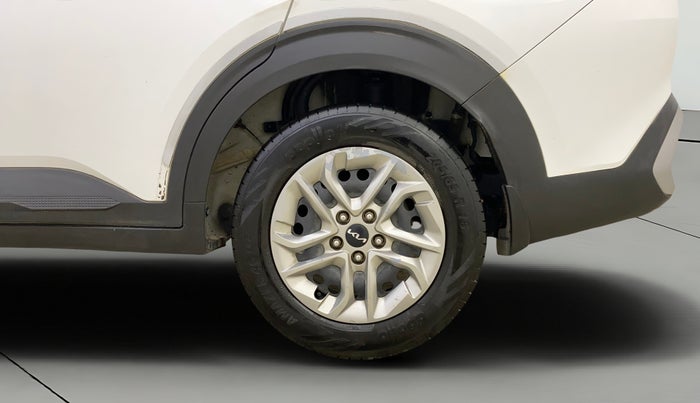 2023 KIA CARENS PRESTIGE 1.5 DIESEL IMT 7 STR, Diesel, Manual, 1,02,184 km, Left Rear Wheel