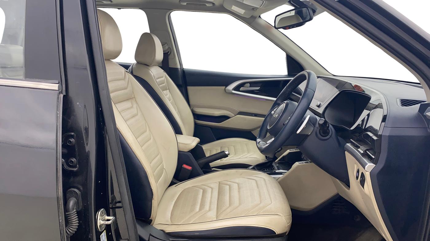 2022 KIA CARENS LUXURY PLUS 1.5 DIESEL AT 6 STR, Diesel, Automatic, 74,209 km, Right Side Front Door Cabin