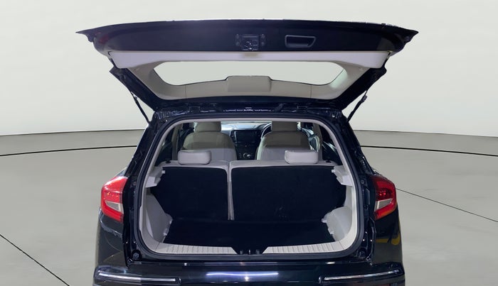 2023 Mahindra XUV300 W6 1.2 PETROL, Petrol, Manual, 8,518 km, Boot Open Zoomed View