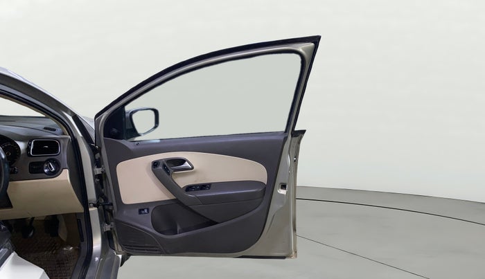 2013 Volkswagen Vento HIGHLINE 1.6 MPI, Petrol, Manual, 73,143 km, RHS Front Door