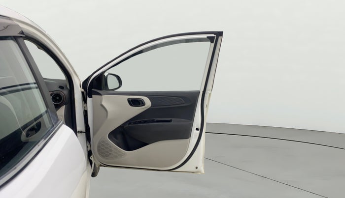 2022 Hyundai AURA S 1.2 CNG, CNG, Manual, 66,968 km, RHS Front Door