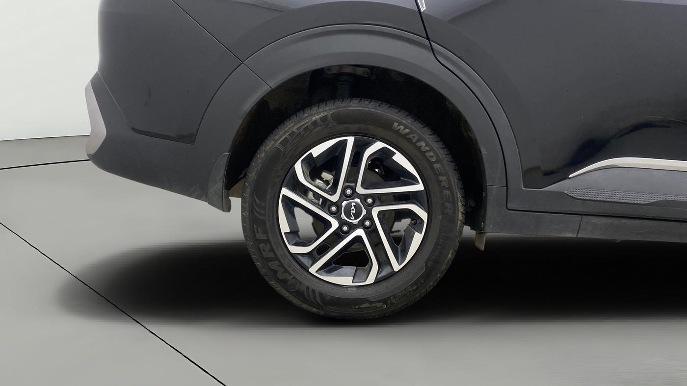 2023 KIA CARENS PRESTIGE PLUS 1.5 PETROL IMT 7 STR, Petrol, Manual, 9,820 km, Right Rear Wheel