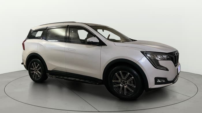 2024 Mahindra XUV700 AX 7 LUXURY P AT 7 STR, Petrol, Automatic, 23,659 km, Right Front Diagonal